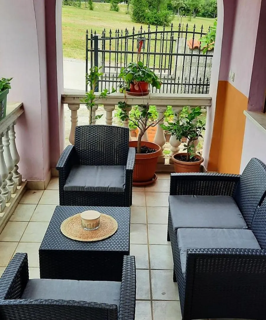 Apartment Apartmani Stefy-100 M From The Sea Banjole Croatia